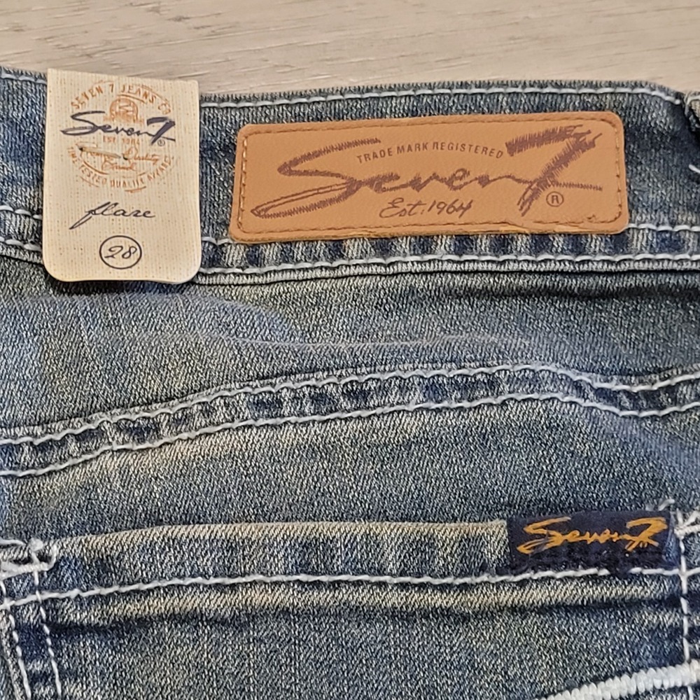 đź‘–NWT Seven 7 Jeans Women 28 Medium Wash Flare Faded Whiskering 31x35 Stretch - Picture 9 of 16